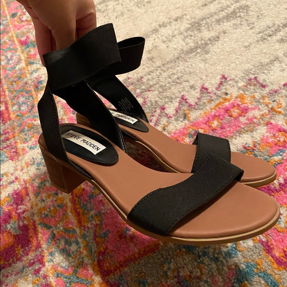 Short Heeled Steve Madden Black Sandals